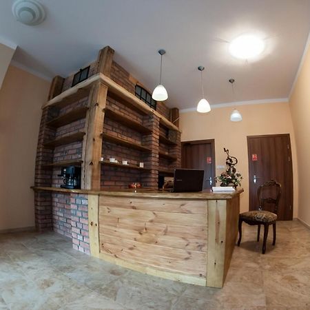 Hôtel Vera à Sulechów Extérieur photo