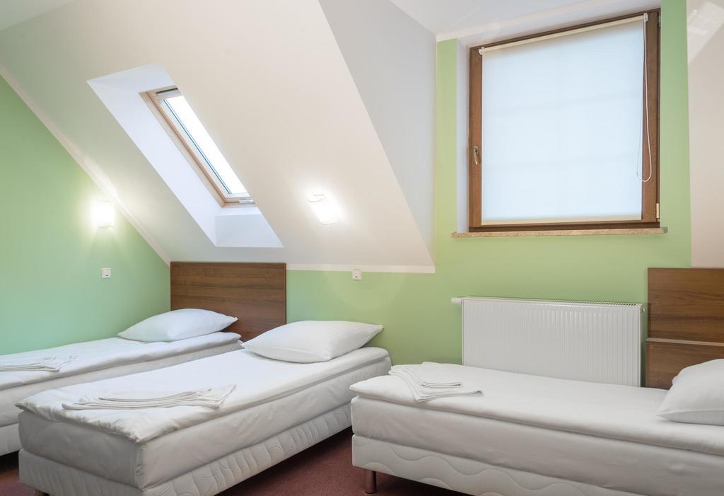 Hôtel Vera à Sulechów Extérieur photo