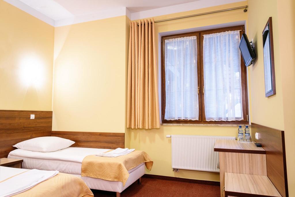 Hôtel Vera à Sulechów Extérieur photo
