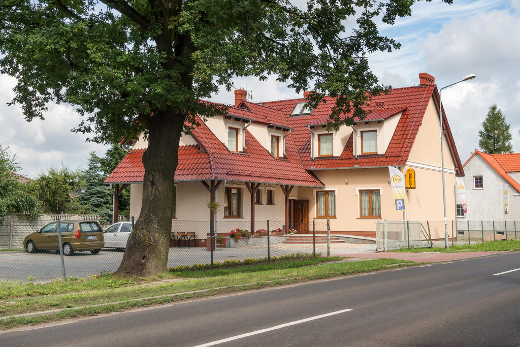 Hôtel Vera à Sulechów Extérieur photo