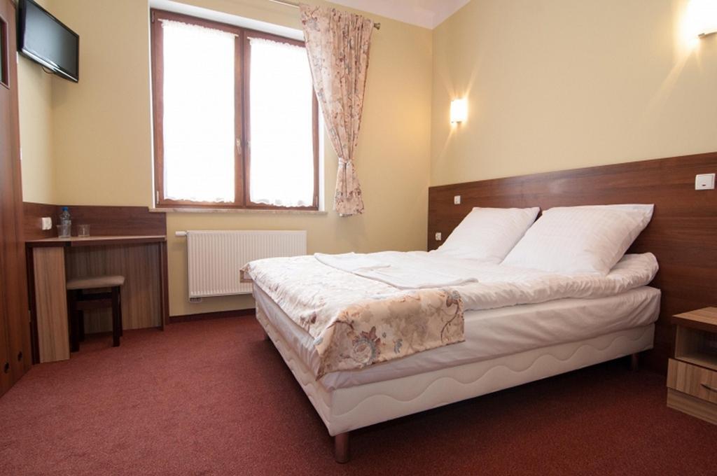 Hôtel Vera à Sulechów Extérieur photo