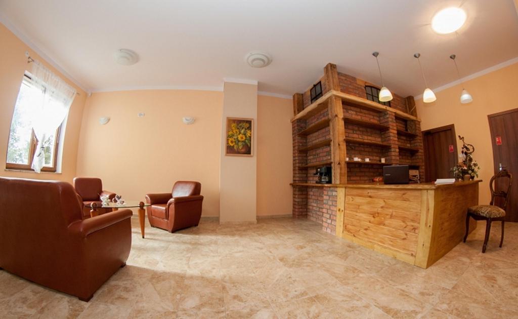 Hôtel Vera à Sulechów Extérieur photo