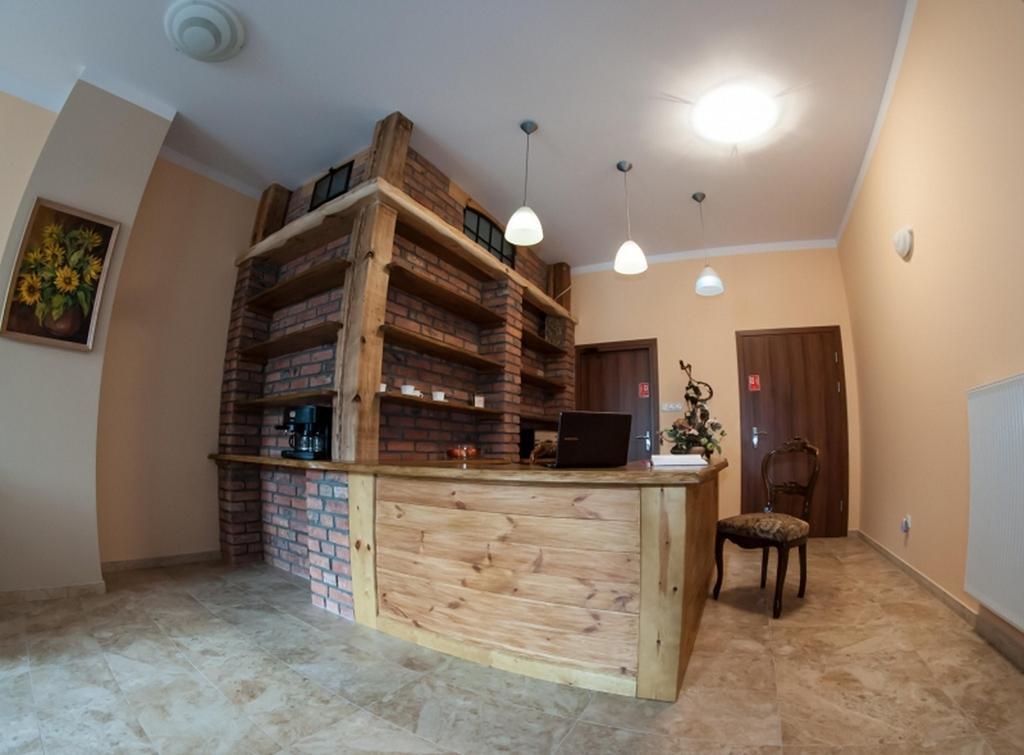 Hôtel Vera à Sulechów Extérieur photo