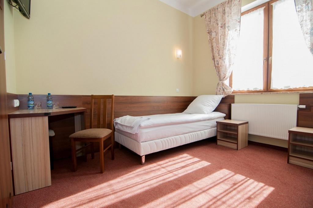 Hôtel Vera à Sulechów Extérieur photo