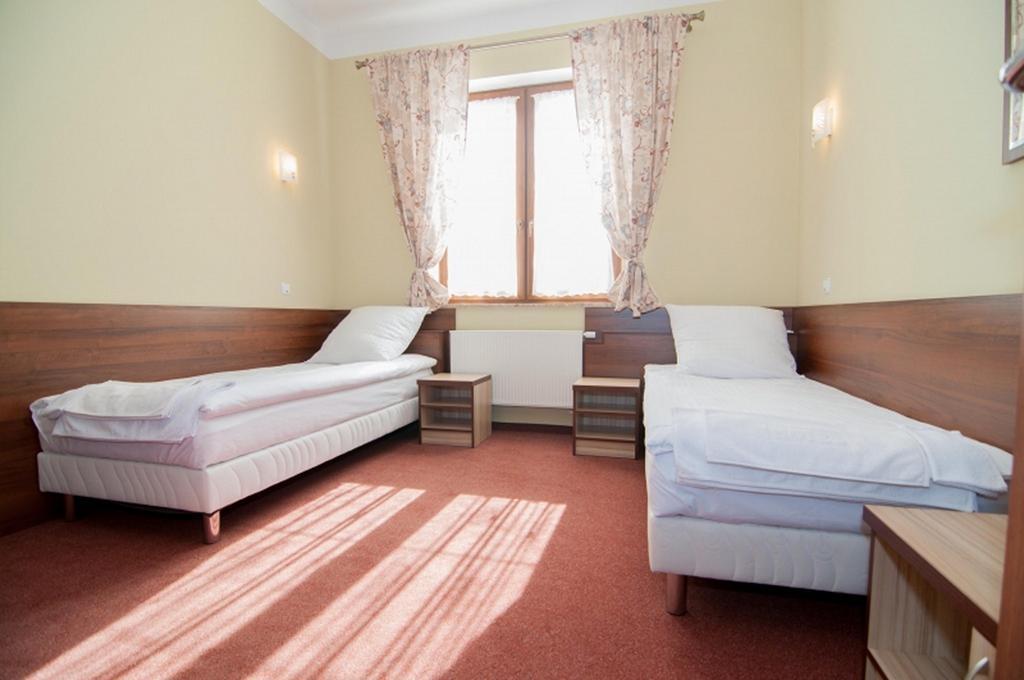 Hôtel Vera à Sulechów Extérieur photo